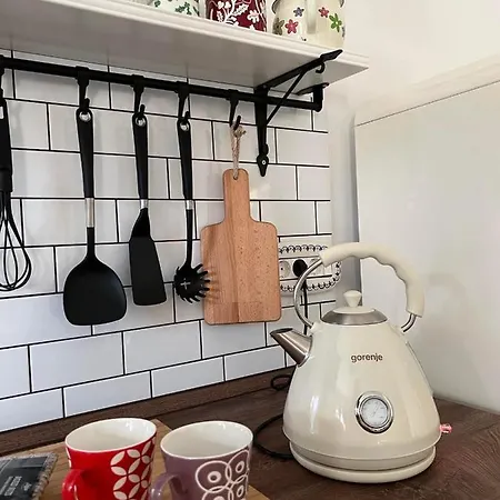 Hisa Sterna - Well House *