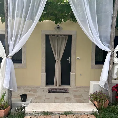 Hisa Sterna - Well House Zgornje Skofije