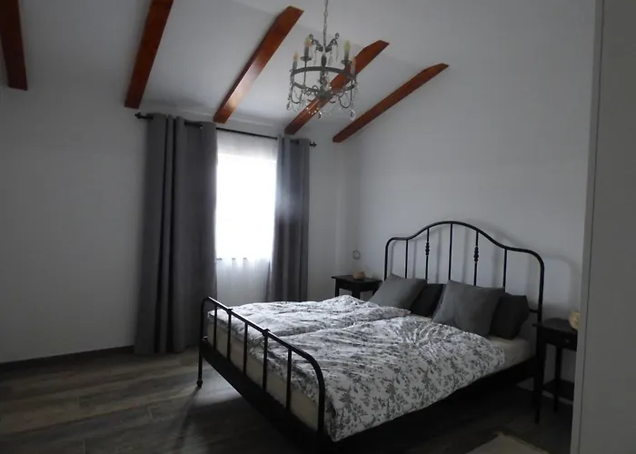 Hisa Sterna - Well House * زْغورنيي سْكوفييي