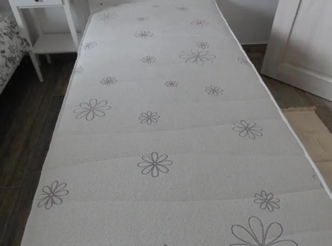 Hisa Sterna - Well House *