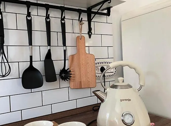 Hisa Sterna - Well House *