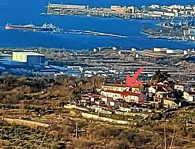 Hisa Sterna - Well House