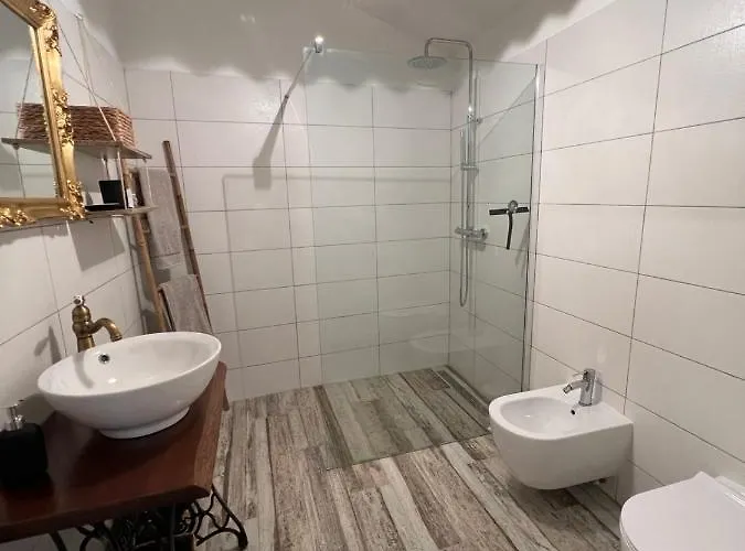 Hisa Sterna - Well House بيت للعطل